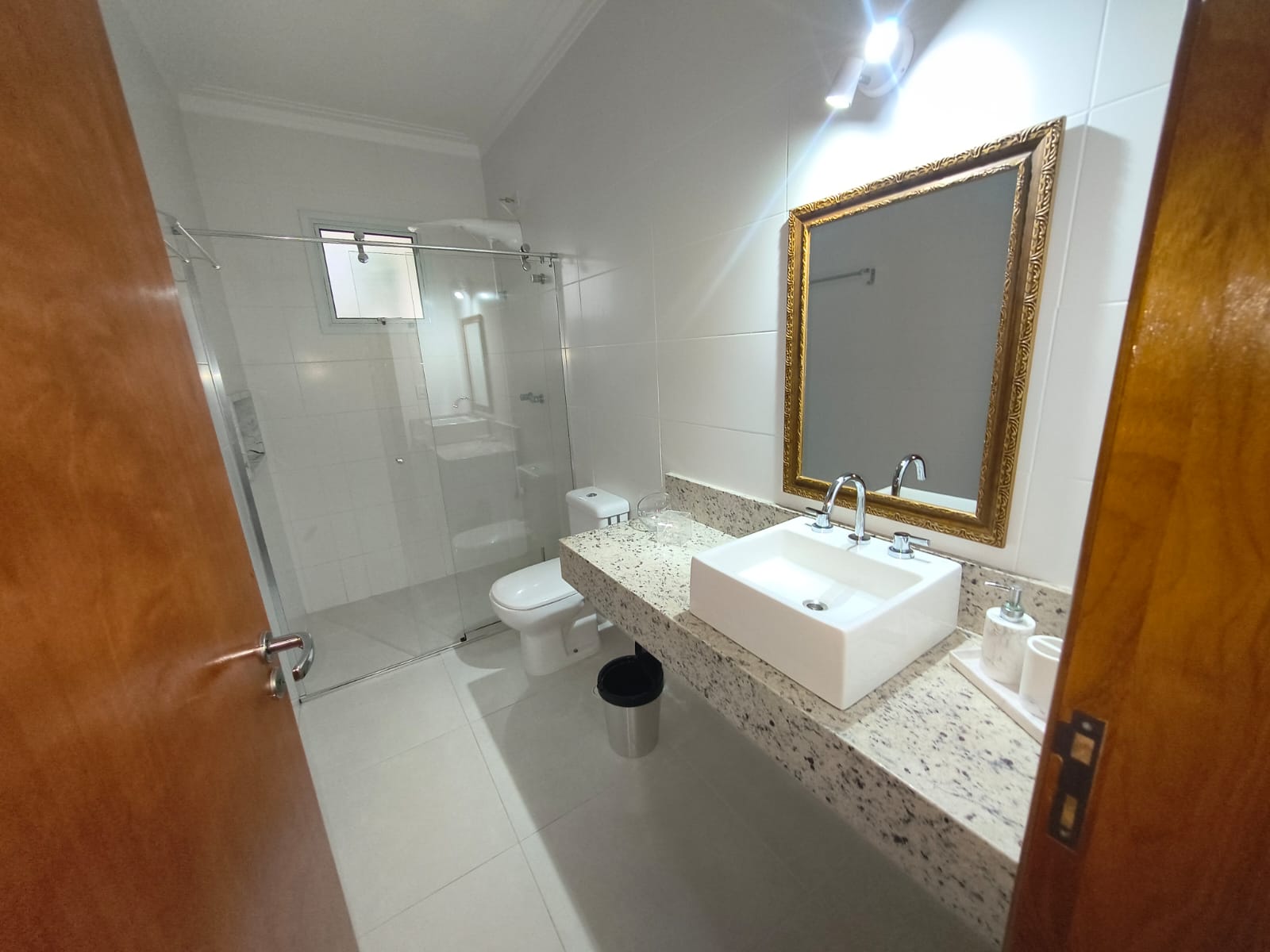 Sobrado mobiliado com 3 suítes  – Rua Bartolomeu Faria, 236