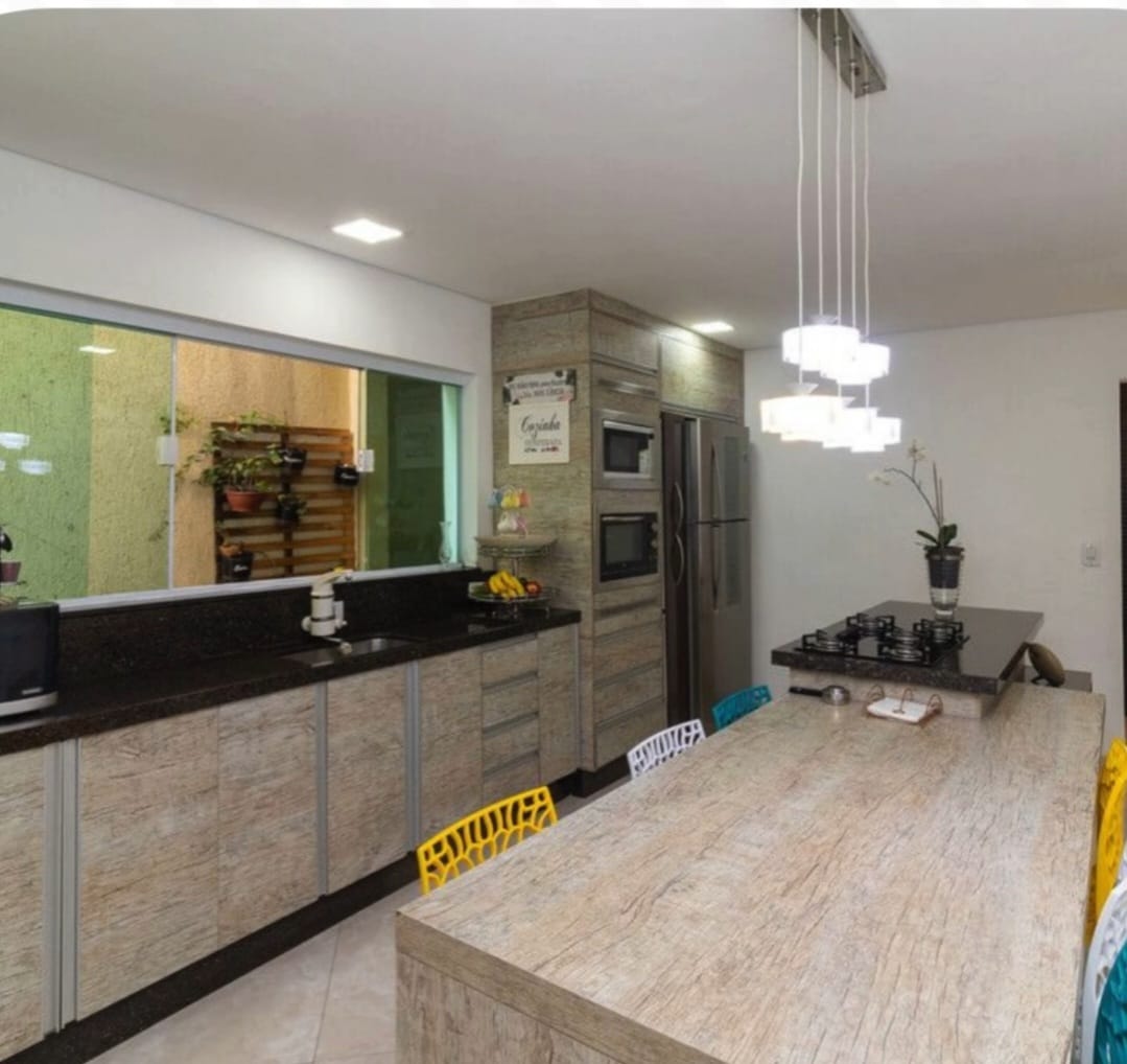Sobrado com 3 Dormitórios e Churrasqueira no Jardim Santa Lucrecia — foto 1